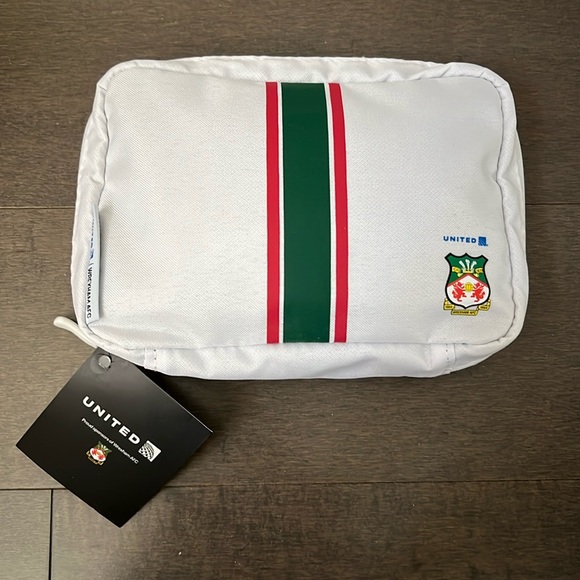 United Airlines Limited Edition Wrexham Amenity Kit - Picture 1 of 2